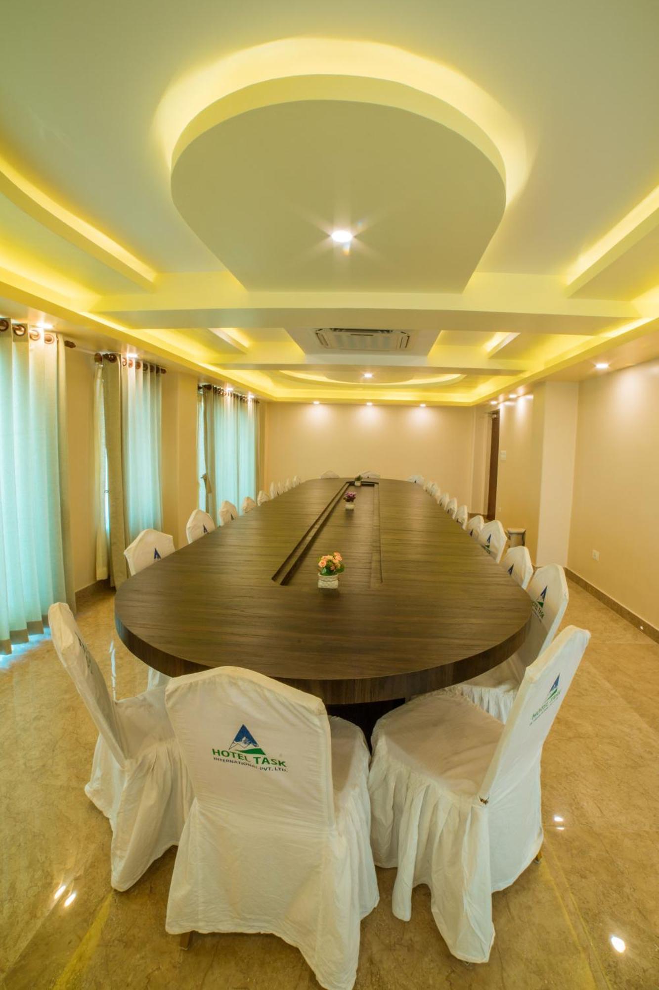 Hotel Task International Покхара Экстерьер фото