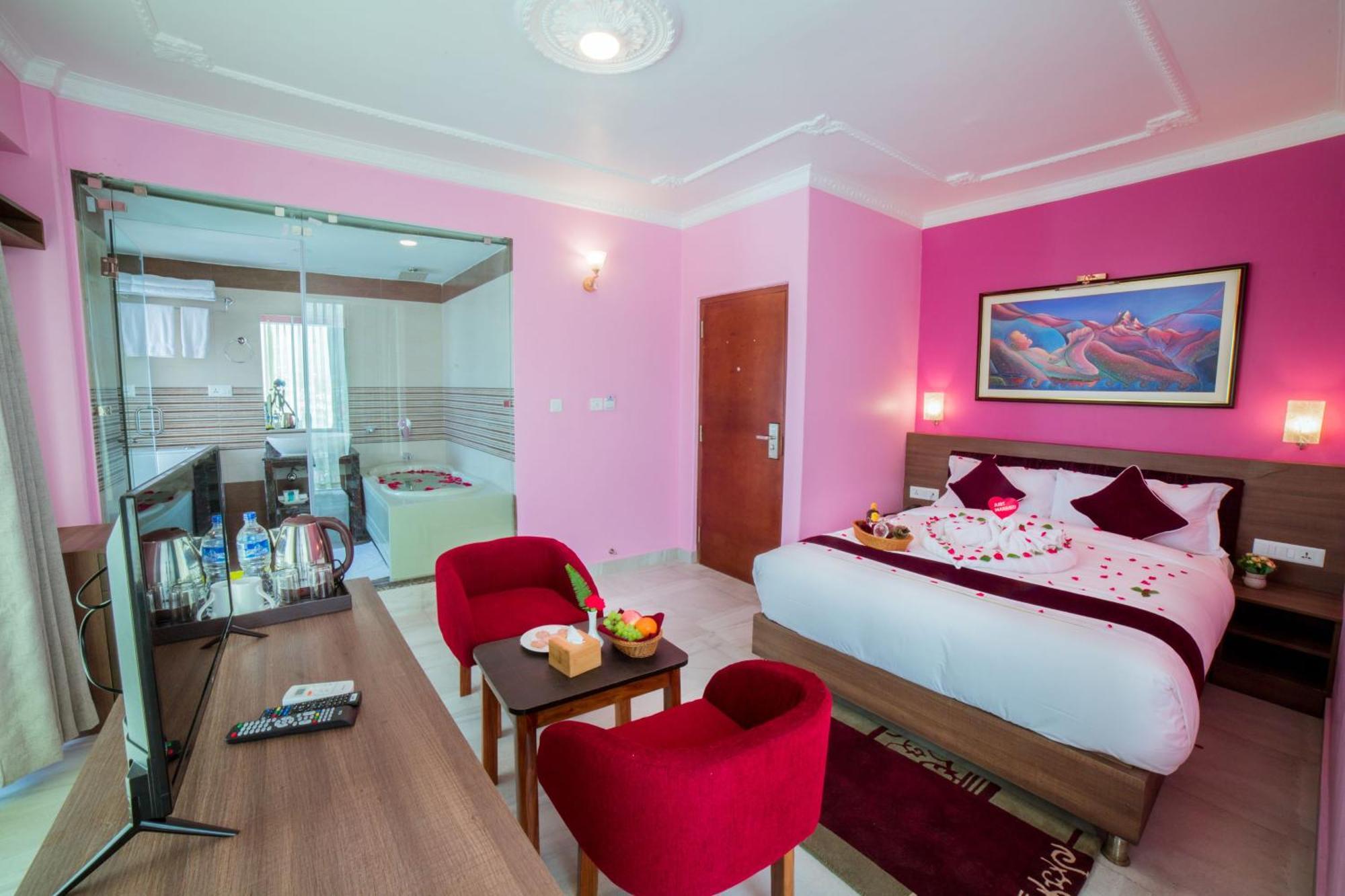 Hotel Task International Покхара Экстерьер фото